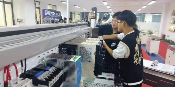 一帶一路暨金磚大賽“激光技術”訓練營在武漢天之逸舉辦
